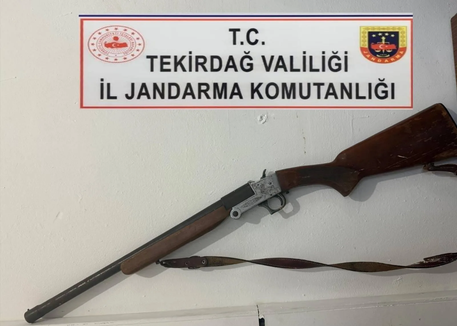 Tekirdağ’da Jandarma Operasyonu: Silah ve Uyuşturucu Ele Geçirildi