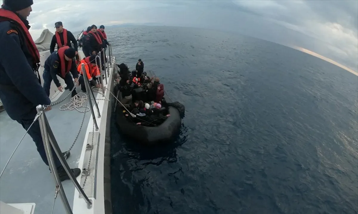 Seferihisar Açıklarında 35 Düzensiz Göçmen Kurtarıldı