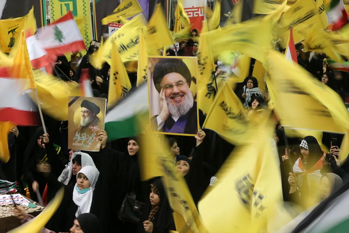 Tahran'da Hizbullah Liderleri İçin Anma Töreni Düzenlendi