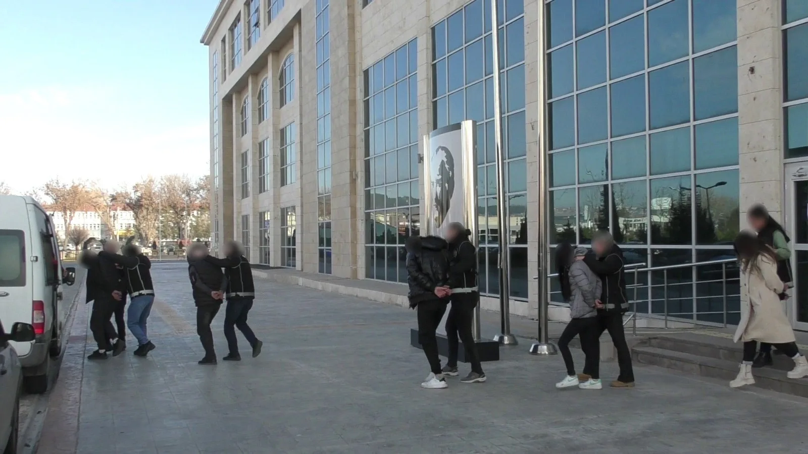 Uşak’ta Narkotik Operasyonu: 5 Kişi Tutuklandı