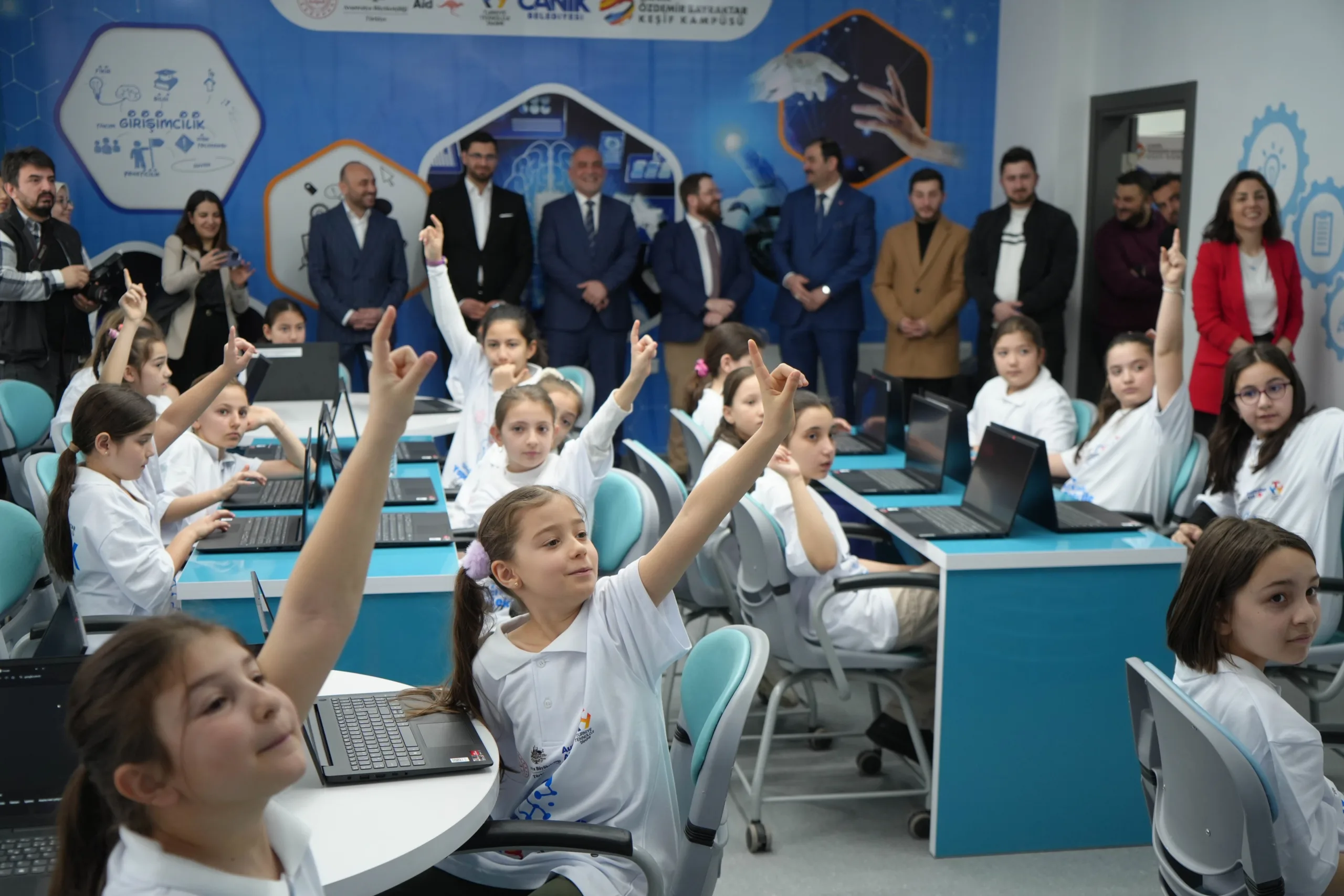 Samsun'da 3 Bin Kız Öğrenciye Yapay Zeka ve Girişimcilik Eğitimi