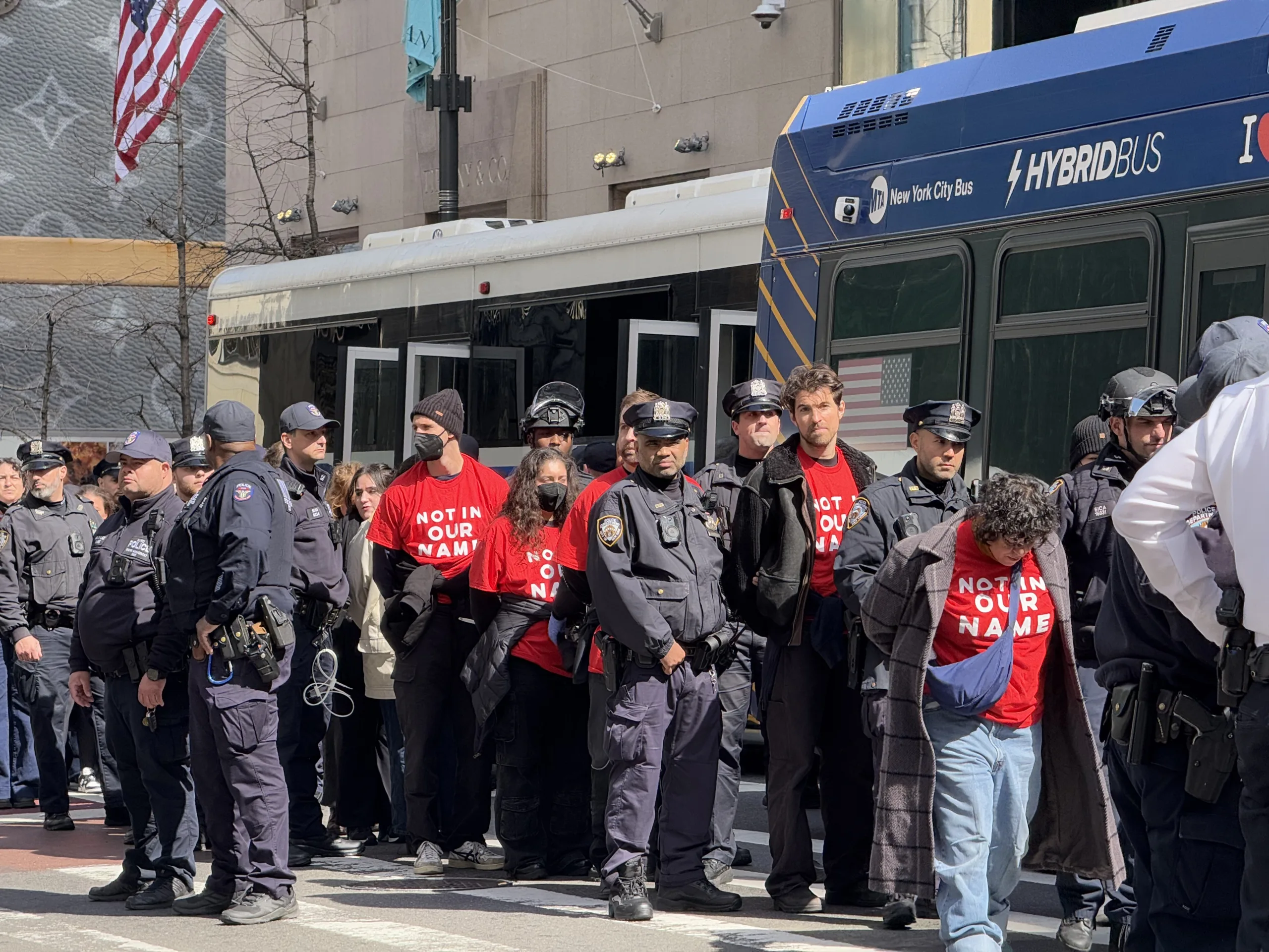 New York'ta Filistin Yanlısı Protesto: Yahudi Aktivistler Trump Tower'ı İşgal Etti