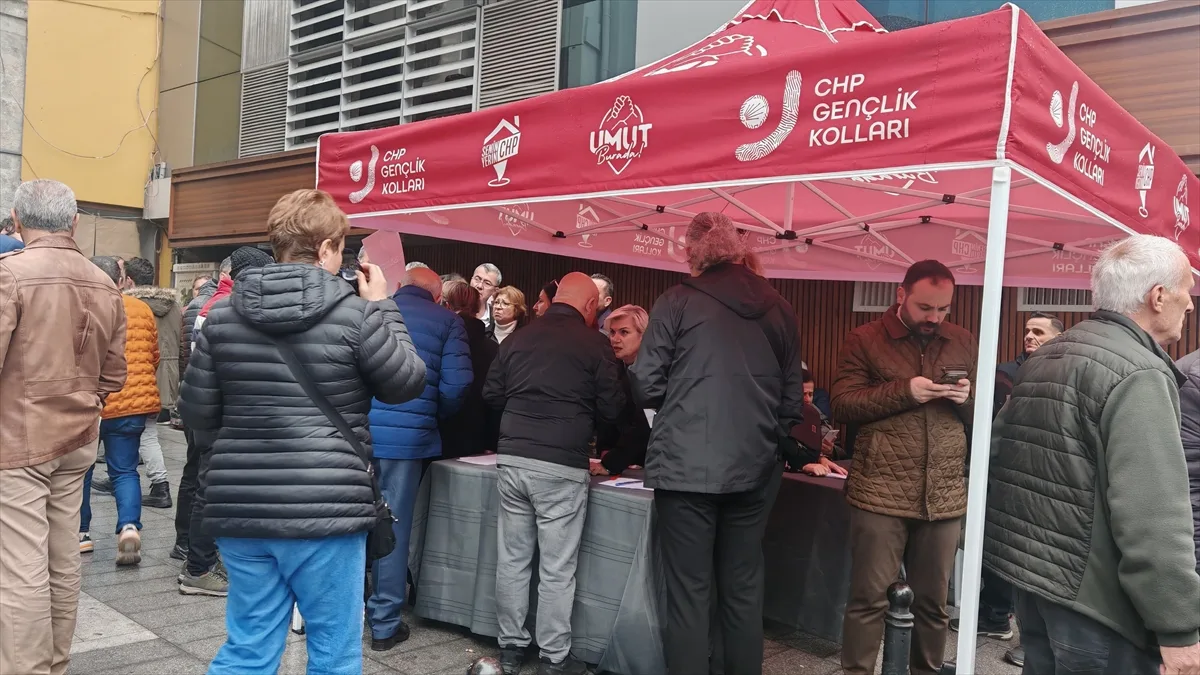 Trabzon'da CHP standında görevli genç bıçaklandı