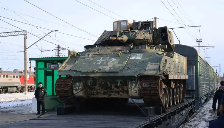 Rusya, ele geçirdiği Bradley zırhlı aracı sahaya sürdü