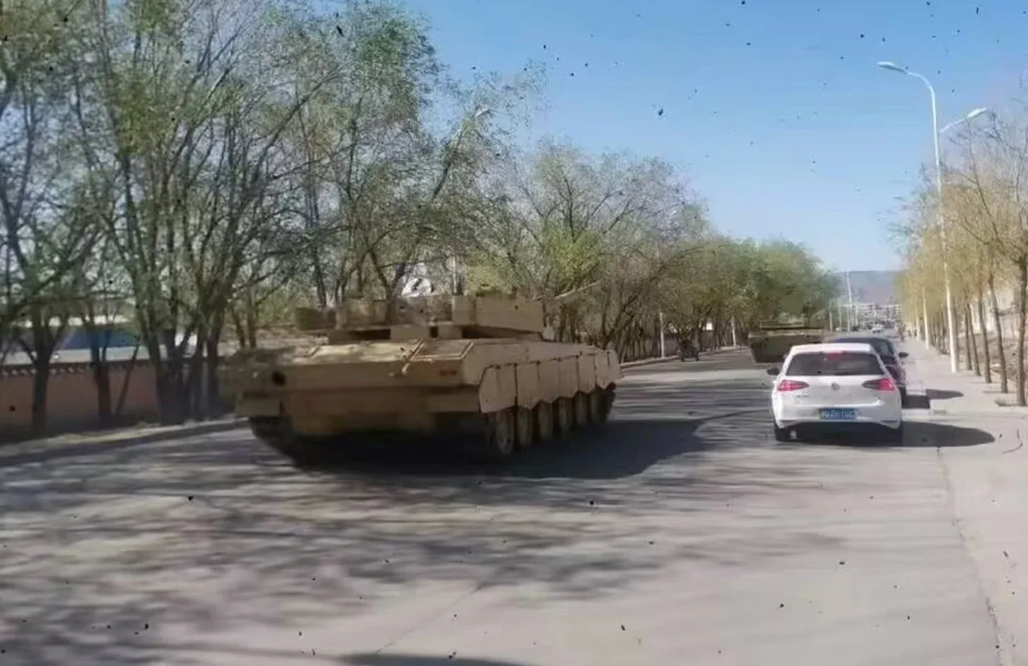 Çin, hibrit savaş tankı geliştiriyor