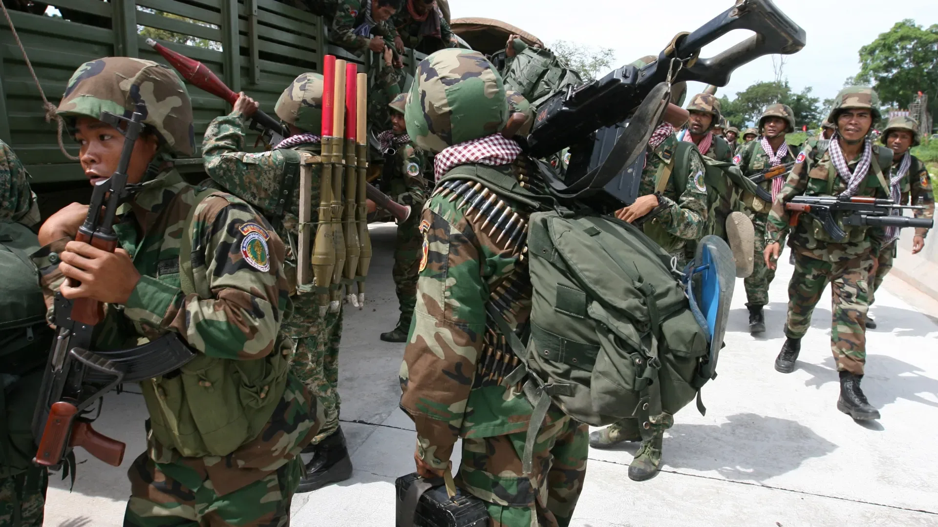 Tayland-Kamboçya sınırında şiddetli çatışmalar devam ediyor