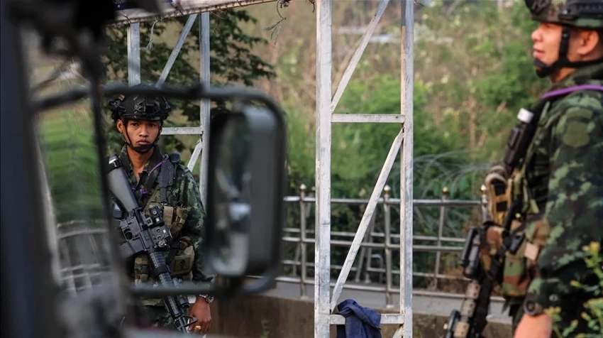Tayland, sınır görüşmeleri öncesi iki Kamboçyalı askeri iade etti