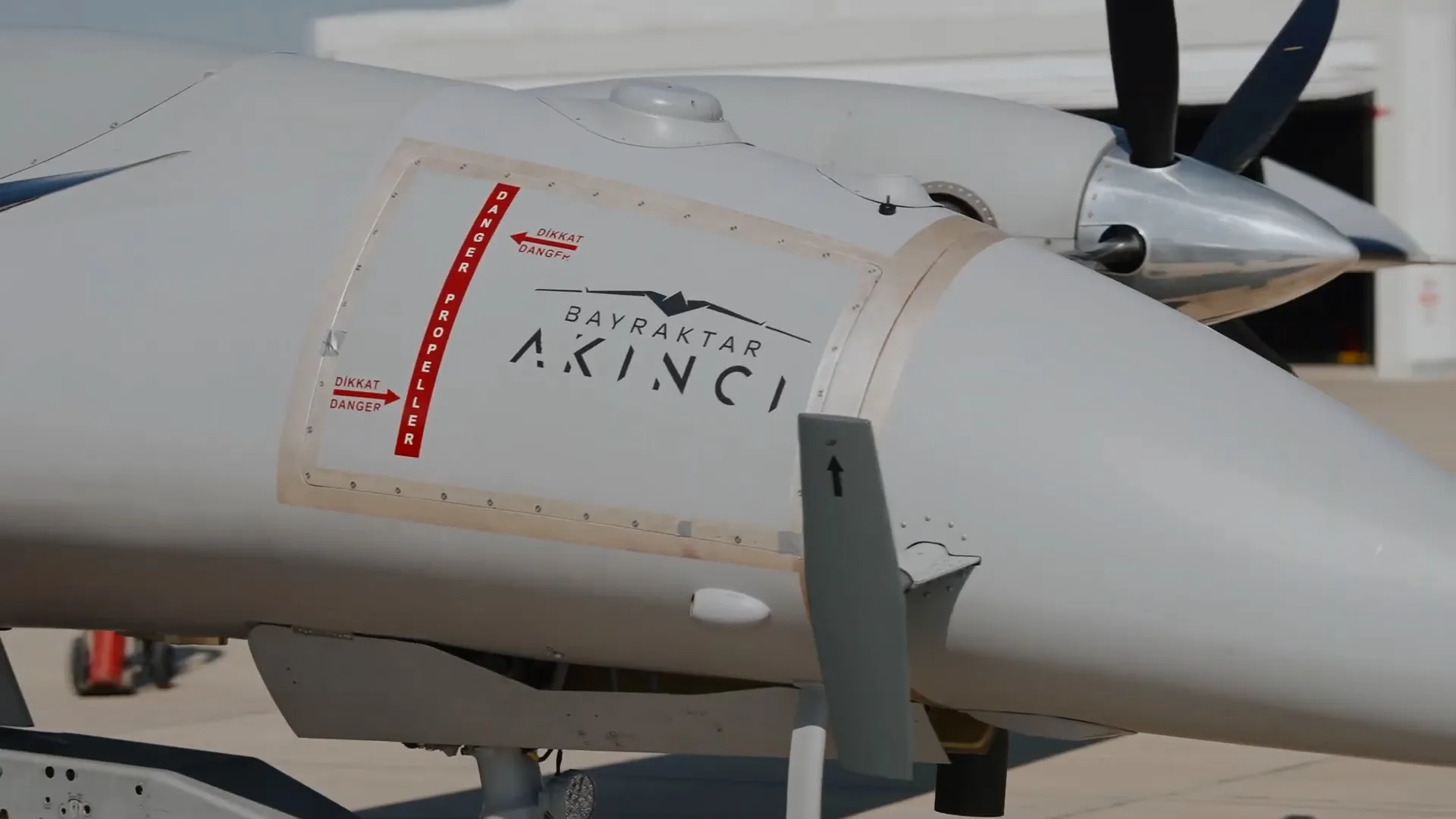 Bayraktar AKINCI, LGK-82 atış testinde tam isabet sağladı