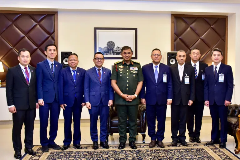 Tayland ve Kamboçya, Malezya’da sınır ateşkesi görüşüyor