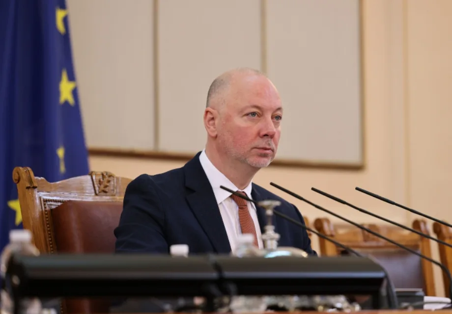 Bulgaristan Parlamentosu, Jelyazkov hükümetinin istifasını kabul etti