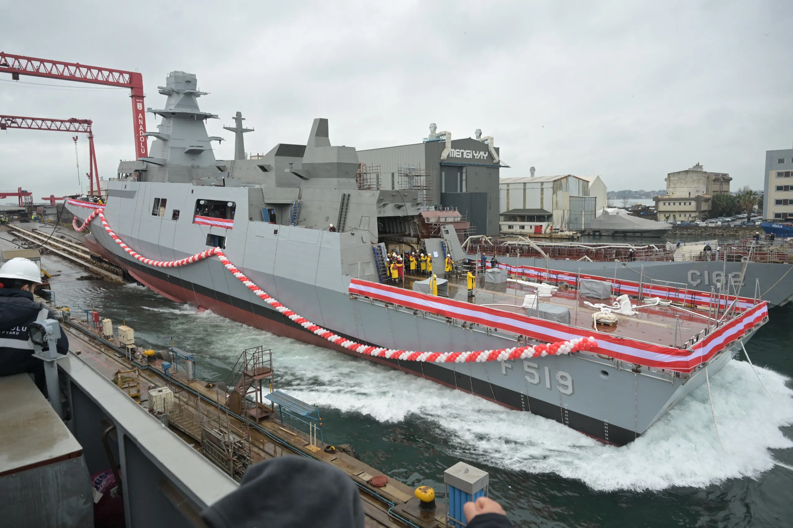 MİLGEM projesinde yeni adım: AKDENİZ fırkateyni denize indirildi