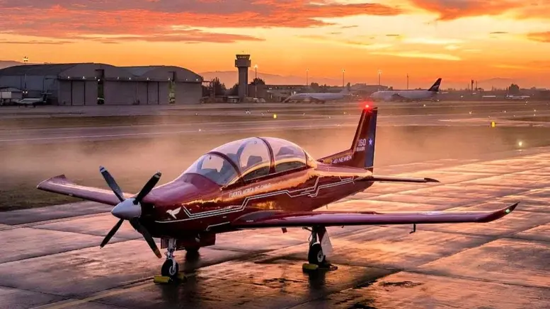 Şili, T-40 Newen eğitim uçağını tanıttı