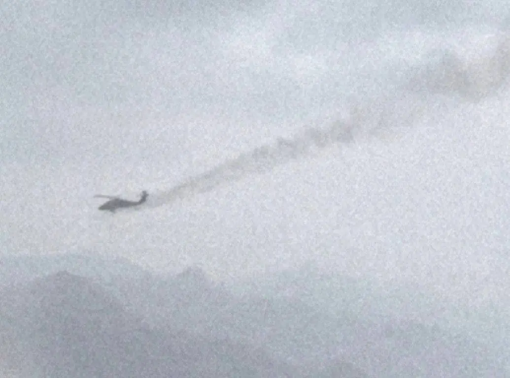 F-15 pilotunu arama çalışmaları sırasında vurulduğu iddia edilen M-60 helikopterine dair bir kesit