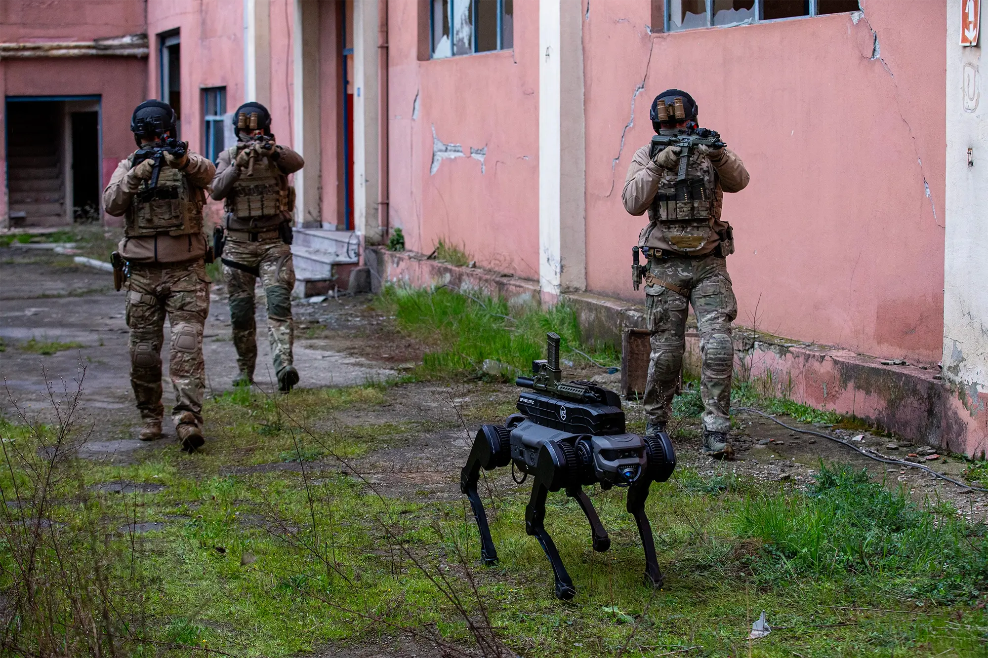 Sarsılmaz, SAHA 2026’da yeni robot köpeğini ve savunma vizyonunu ...
