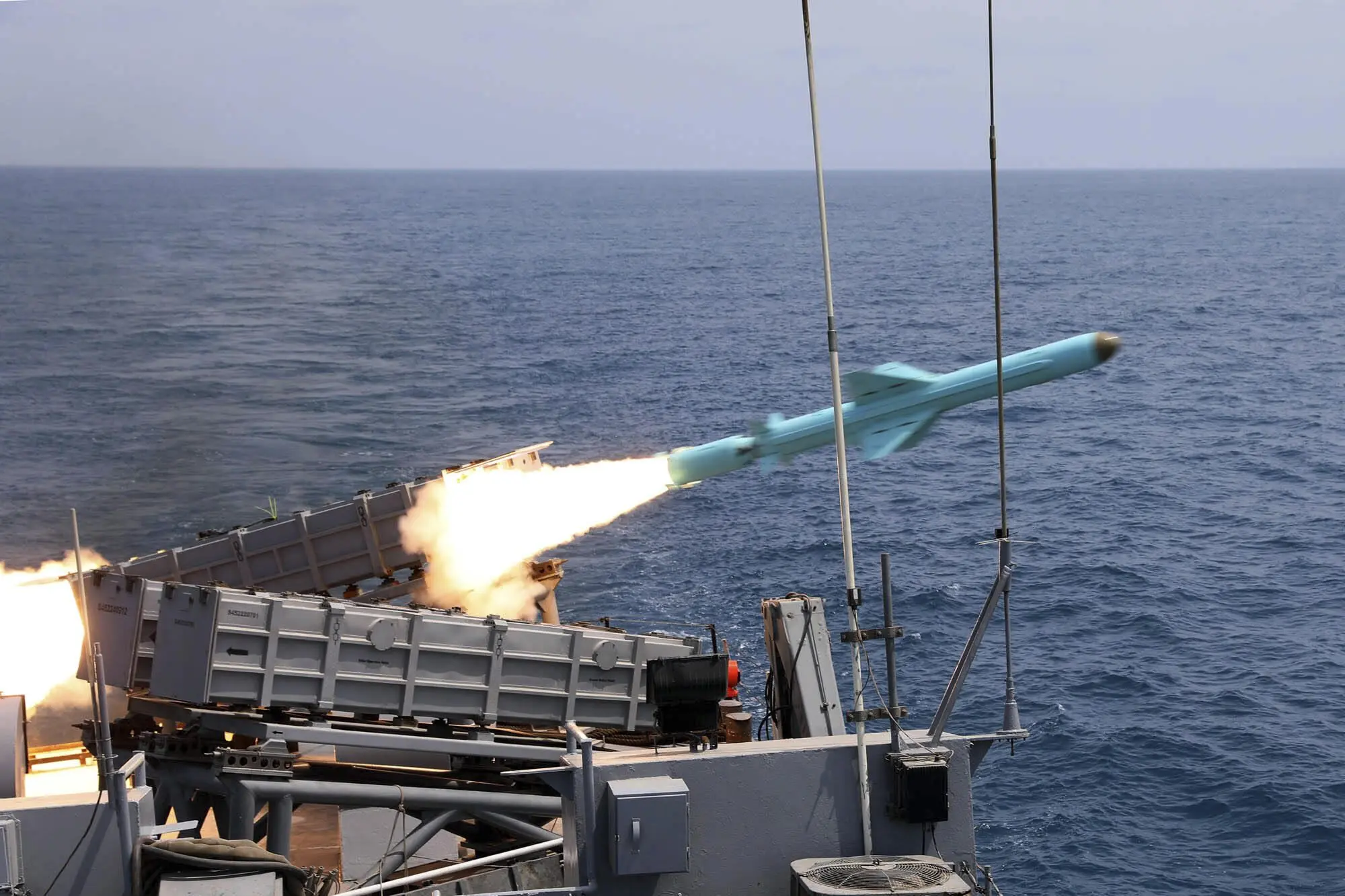 İran’dan Hürmüz Boğazı uyarısı: İzinsiz geçen gemiler hedef alınacak