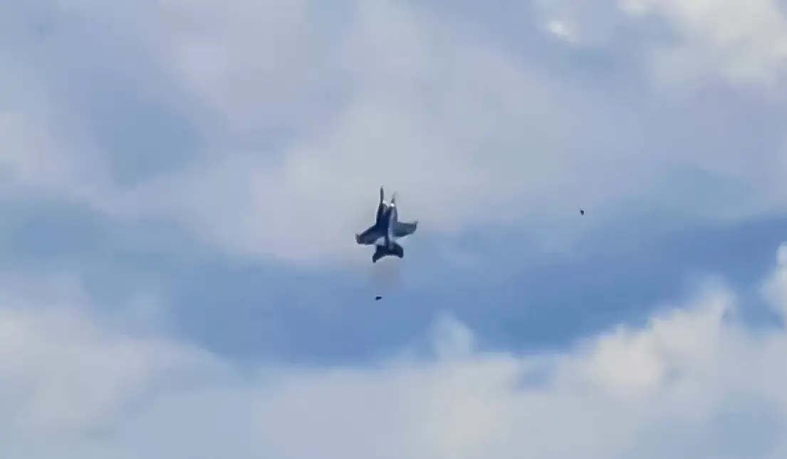 ABD’de iki F/A-18 savaş uçağı gösteri uçuşunda düştü