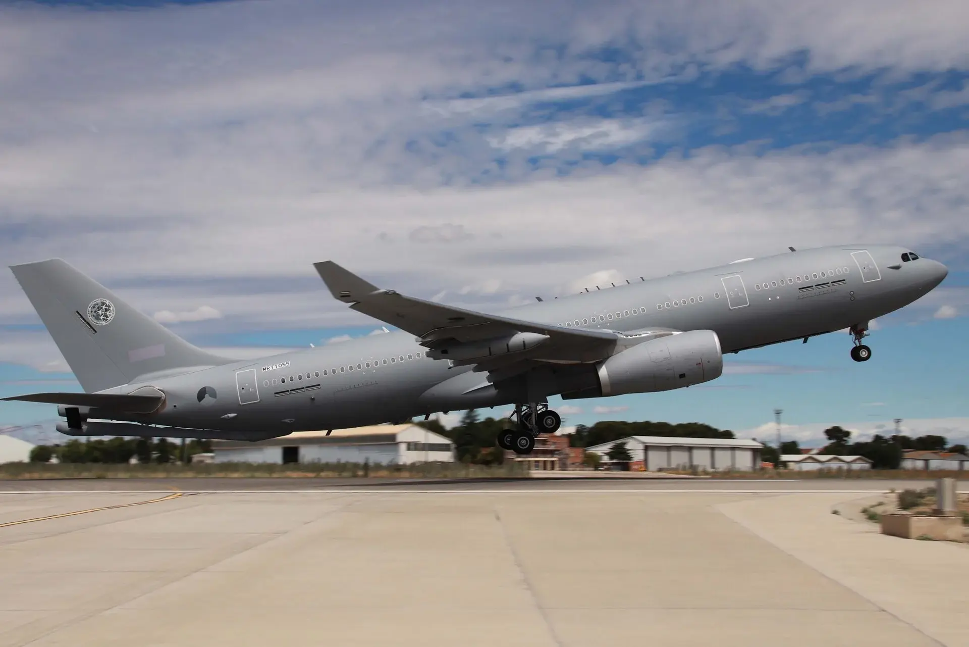 Airbus A330 Multi Role Tanker Transport (MRTT), yeni nesil bir stratejik yakıt ikmali ve askeri nakliye uçağıdır.