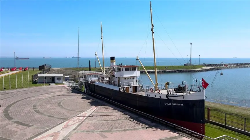 Atatürk'ün Bandırma Vapuru ile Samsun'a çıkması, Türk milleti için tarihi bir dönüm noktasıdır.