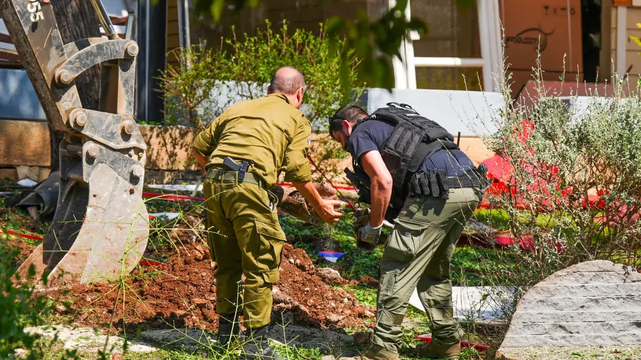 Lübnan'dan İsrail'e doğru gece saatlerinde fırlatılan bir füzenin İsrail'in kuzeyindeki Kiryat Şmona kentinde hasara yol açtı