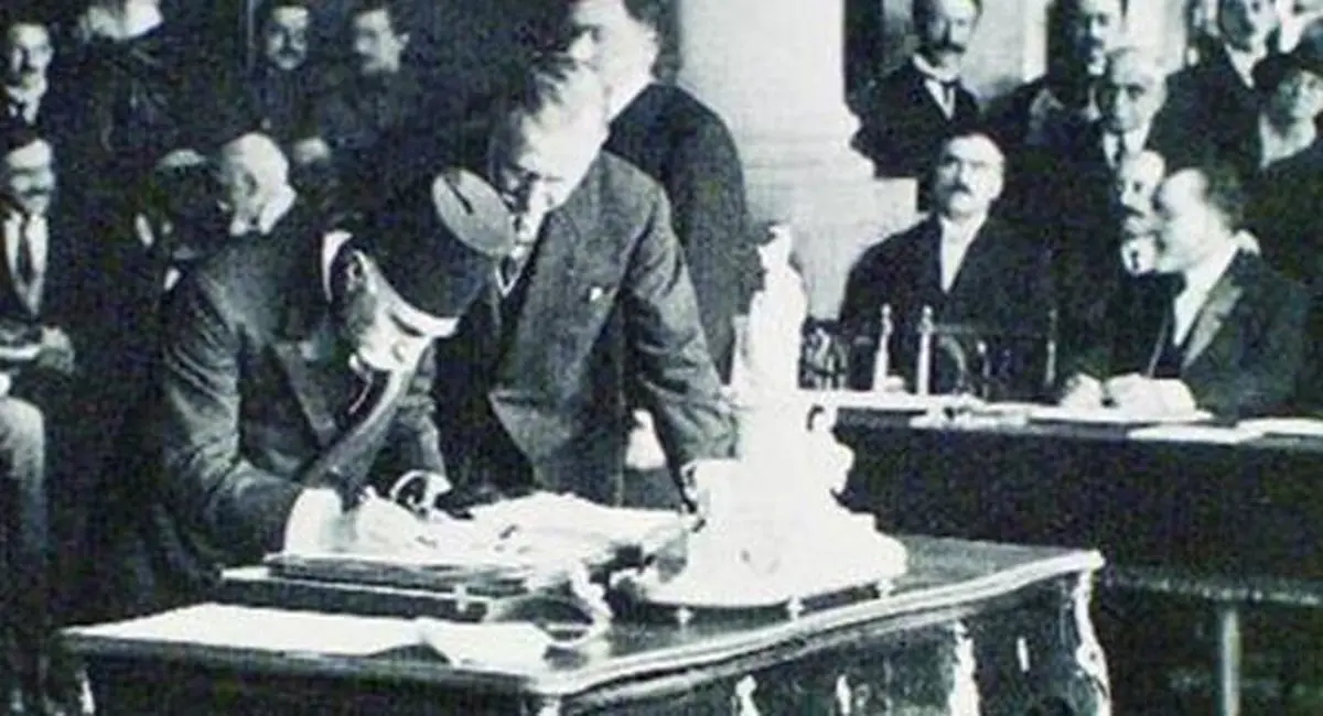 Mondros Ateşkes Antlaşması, Anadolu'nun işgaline başlangıcın ilk adımı olarak kabul edilir.