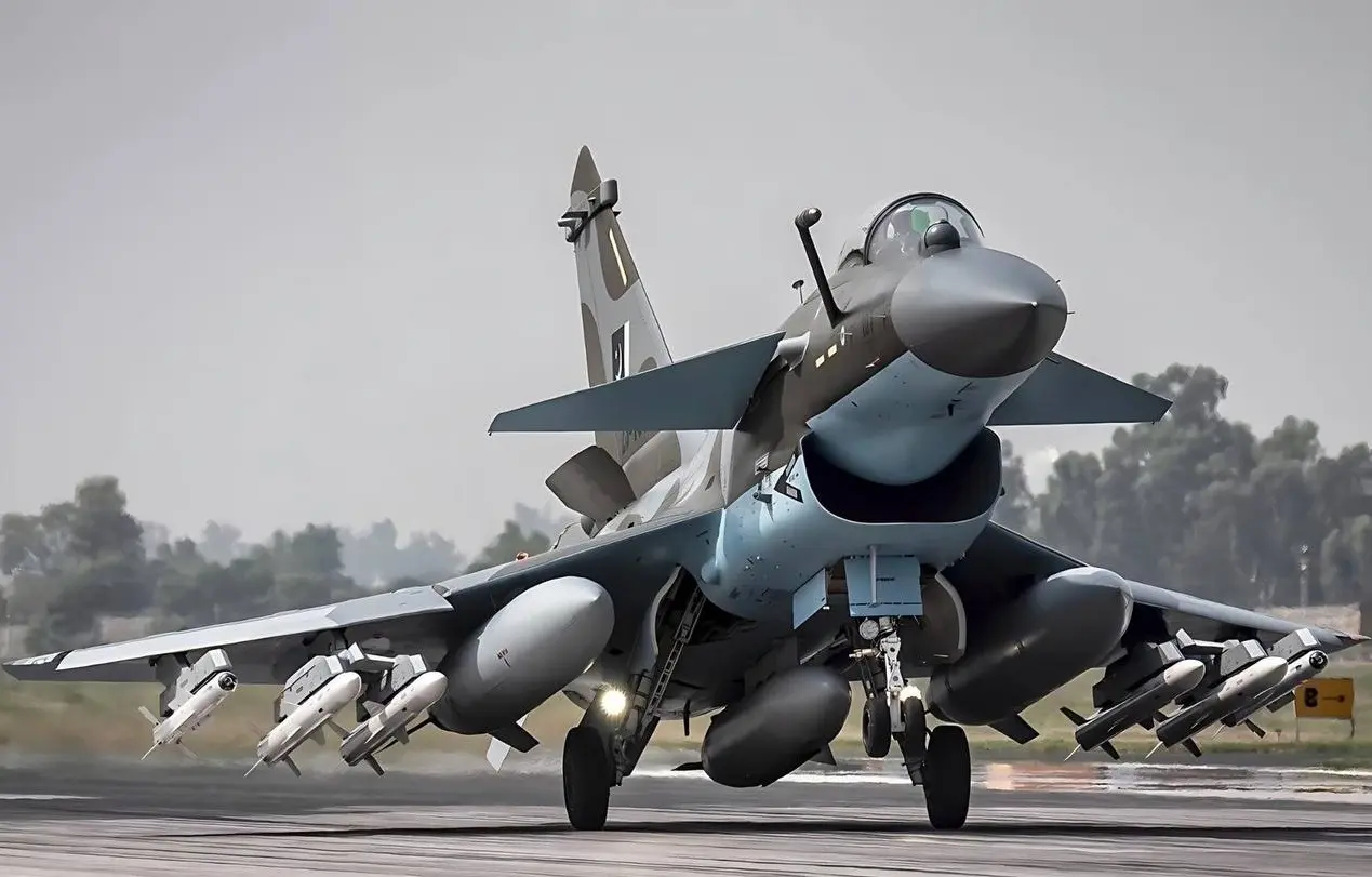 Pakistan’ın J-10CE uçakları Eurofighter Typhoon’a karşı 9-0 üstünlük sağladı iddiası