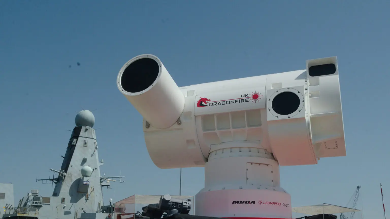 Leonardo, Portsmouth deniz üssünde düzenlenen NATO Sanayi Danışma Grubu (NIAG) endüstri gününde DragonFire yüksek enerjili lazer silahını sergiliyor. (Leonardo)