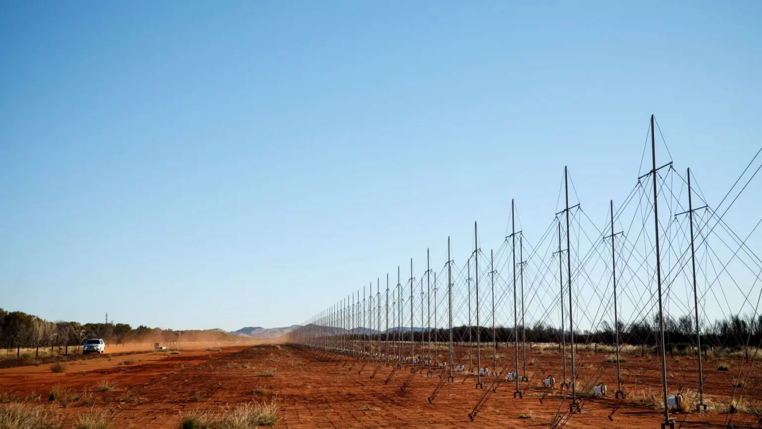 Avustralya'nın Jindalee Operasyonel Radar Ağı'nın (JORN) radar sahalarından birindeki anten dizisi. (Fotoğraf: Avustralya Savunma Bakanlığı)