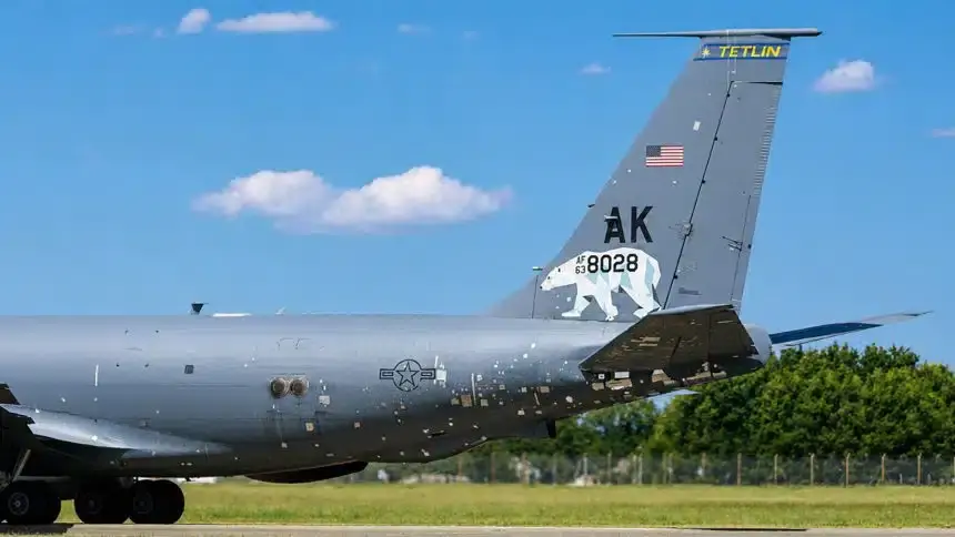 İran çatışmalarında hasar gören KC-135R tankeri ABD’ye döndü