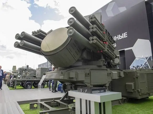 Moskova’da çatıya konuşlandırılan yeni Pantsir-SMD-E sistemi görüntülendi