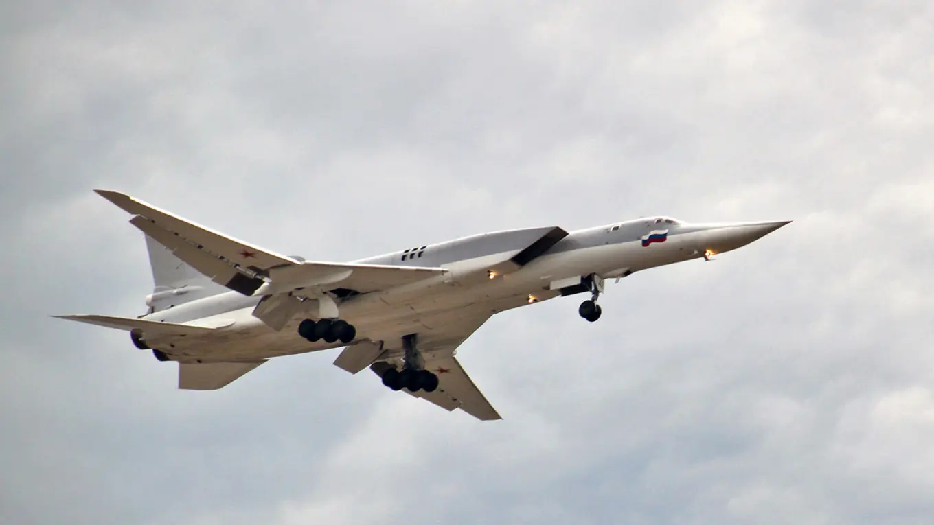 Rusya’da Tu-22M3 stratejik bombardıman uçağı düştü
