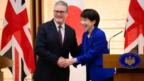 Japonya Başbakanı Sanae Takaichi ile Birleşik Krallık Başbakanı Keir Starmer