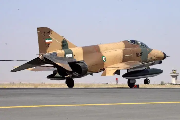 İran Hava Kuvvetleri envanterinde açık kaynak tahminlerine göre yaklaşık 30-40 adet F-4 Phantom II türevi savaş uçağı bulunuyor.