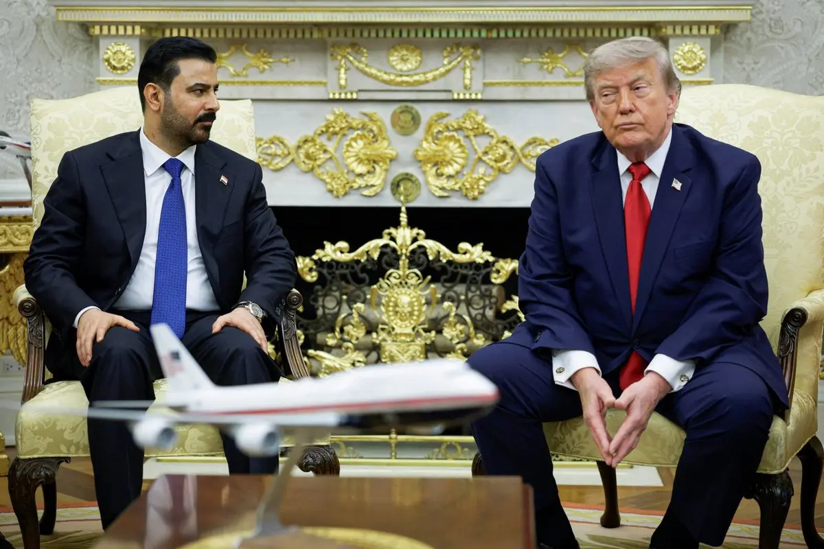 Irak Başbakanı Ali Falih ez-Zeydi ve ABD Başkanı Donald Trump