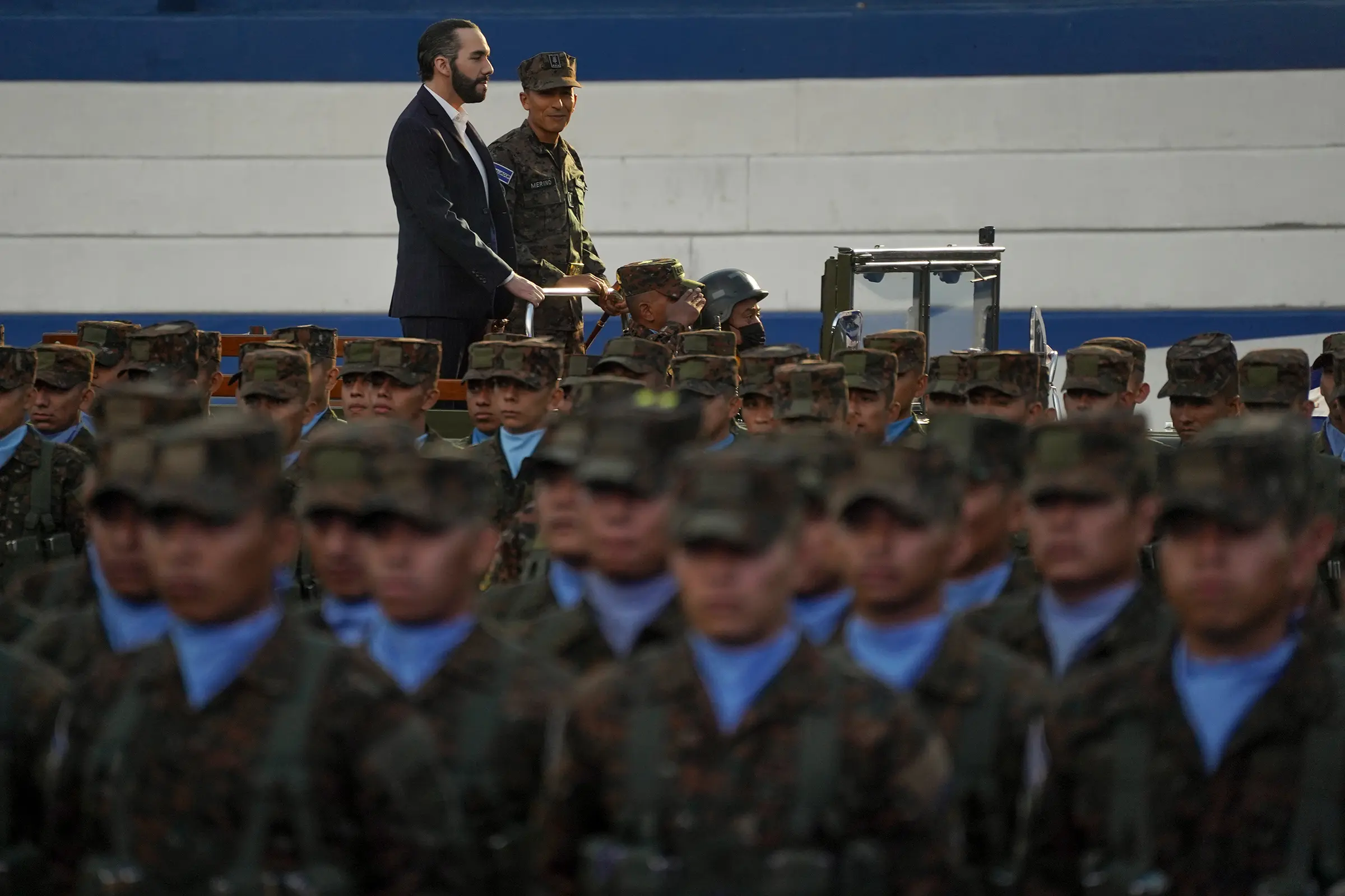 Bukele, göreve geldiğinde yaklaşık 20.000 olan asker sayısını 40.000'e çıkarma planıyla dikkatleri çekti.