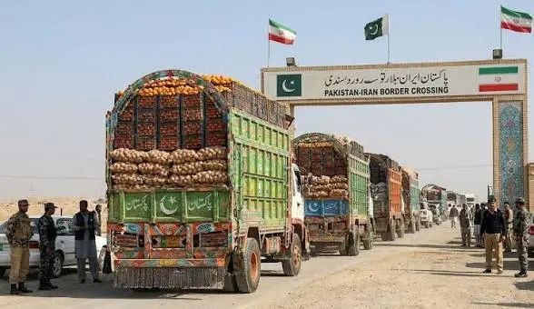 Gabd-Rimdan sınır kapısı, İran'ın stratejik Çabahar (Chabahar) Limanı'na yaklaşık 120-130 kilometre, Pakistan'ın Gvadar (Gwadar) Limanı'na ise yaklaşık 70 kilometre mesafededir.