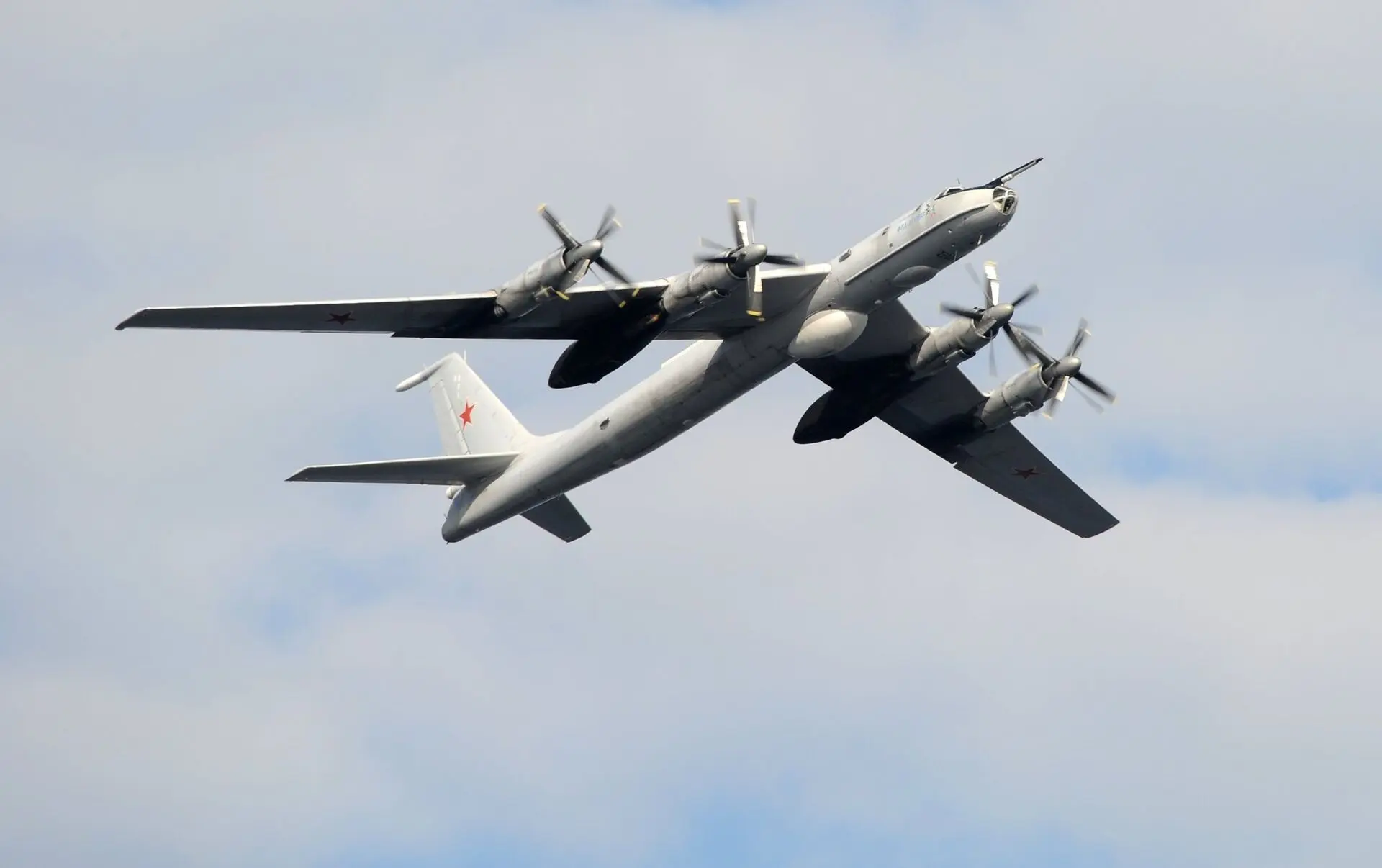 Tu-142 deniz karakol uçağı