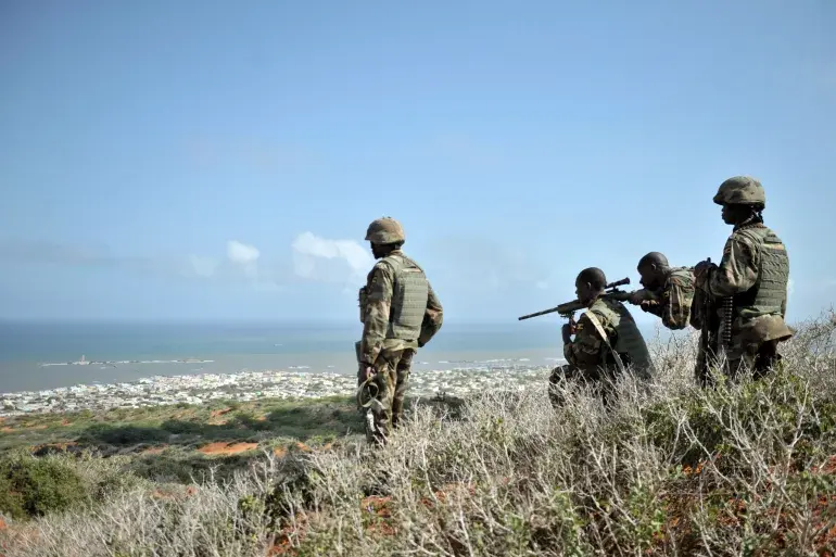 AMISOM'un Somali'de El-Şebab militanlarının başlattığı silahlı ayaklanmayla mücadele etmek üzere konuşlandırılmış yaklaşık 20.000 askeri bulunuyor.
