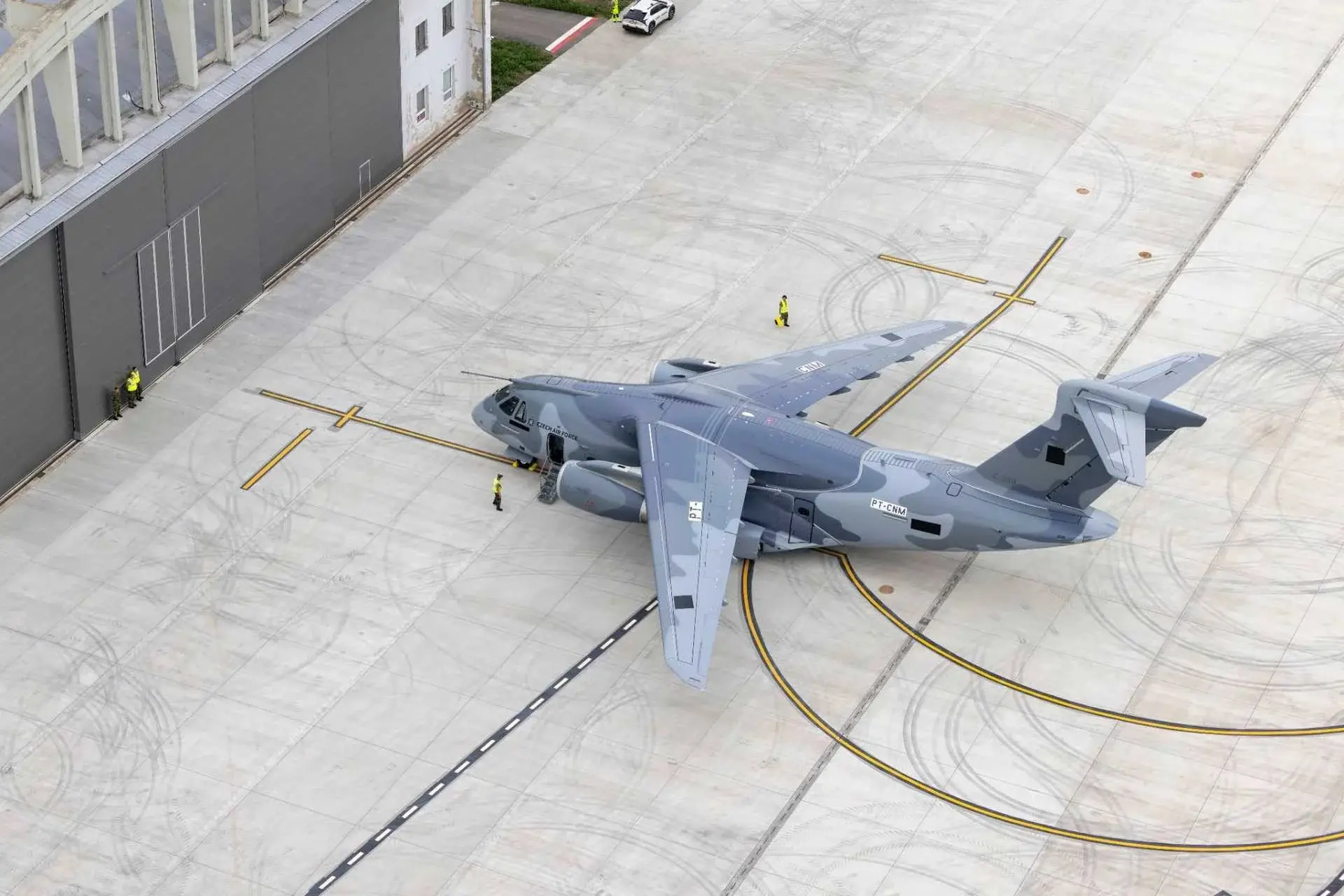 Çekya ilk C-390 Millennium uçağını envanterine kattı