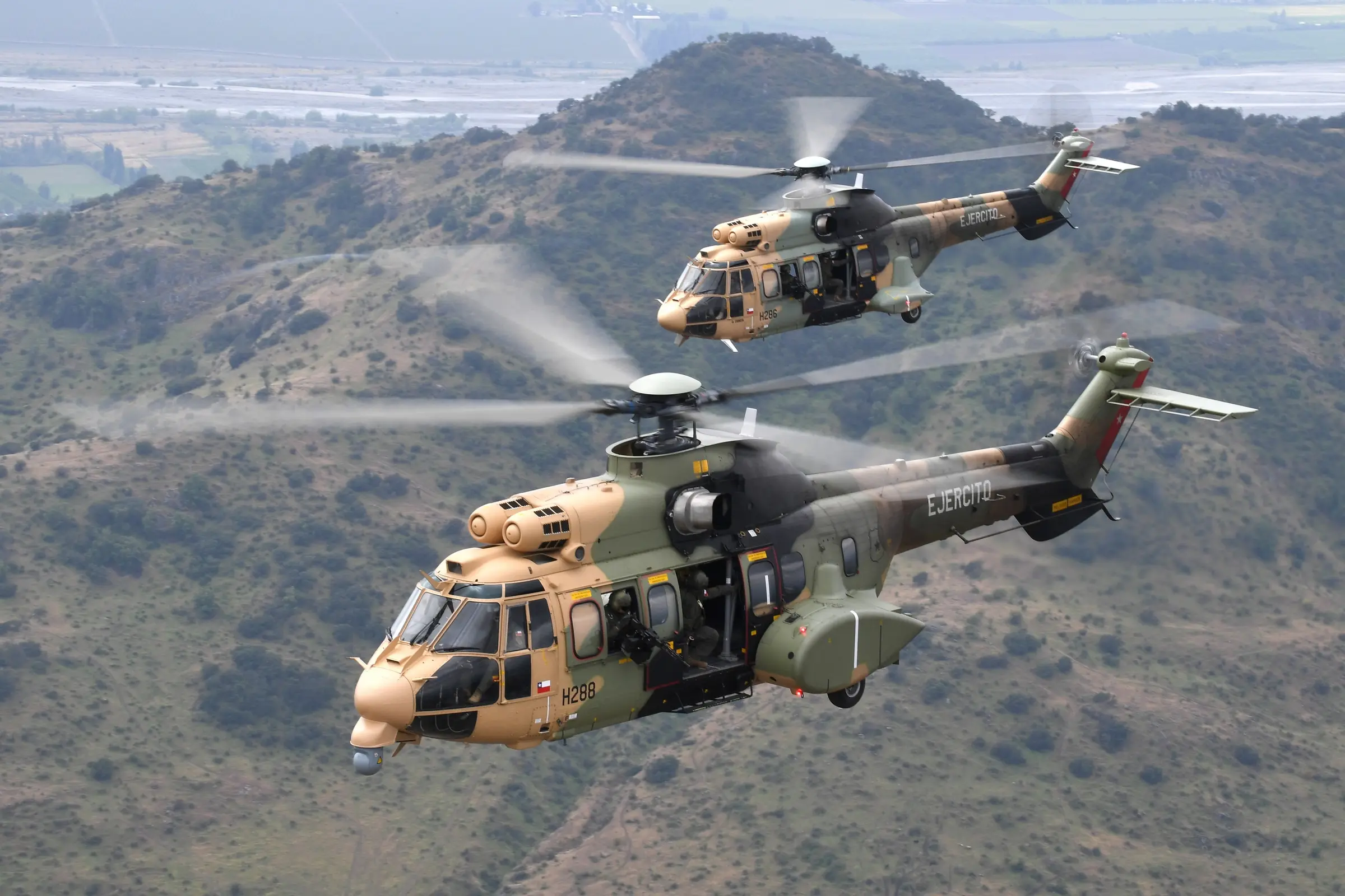 Şili ordusu, 10 adet AS532AL Cougar helikopterine sahiptir.