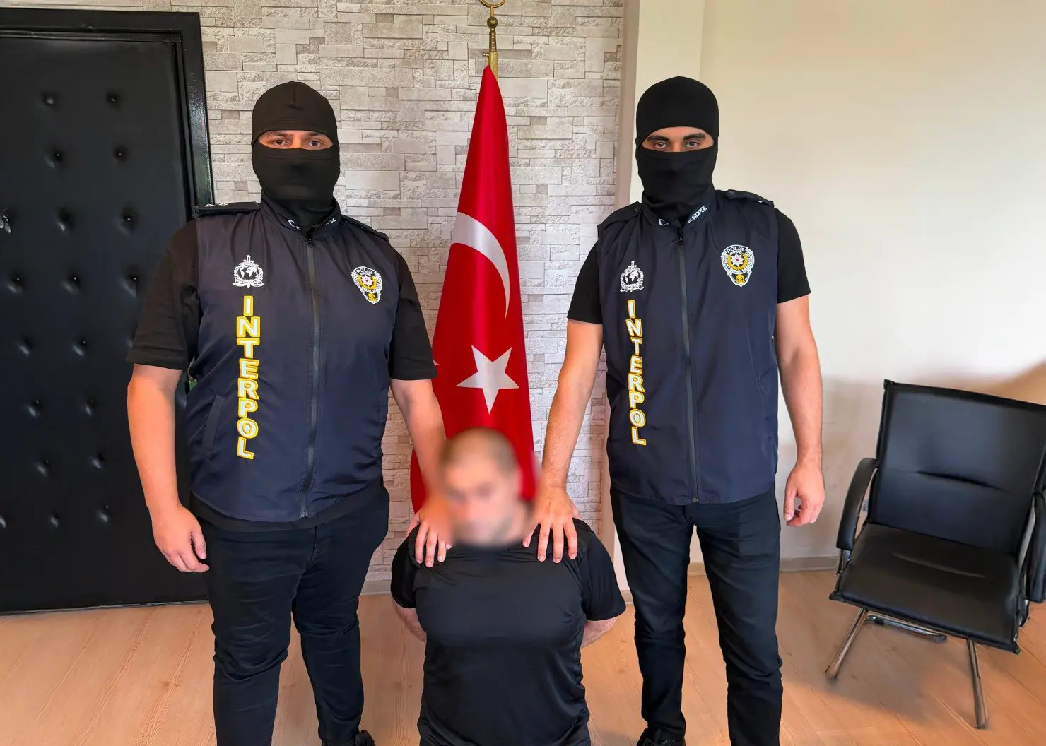 Gürcistan'da yakalanan iki organize suç örgütü elebaşı Türkiye'ye iade edildi