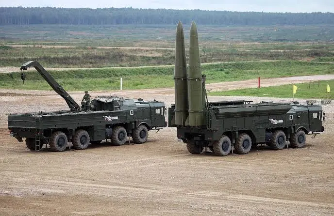 İskender füzeleri, hava savunma sistemlerini atlatmak için uçuş sırasında yüksek manevra yapma ve radara karşı düşük görünürlük (stealth) özelliklerine sahiptir