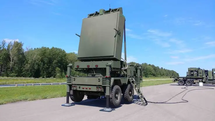 srail'in MMR (Multi-Mission Radar / Çok Rollü Radar) sistemi, Israel Aerospace Industries (IAI) iştiraki olan ELTA Systems tarafından geliştirilen, EL/M-2084 model koduna sahip gelişmiş bir 3D AESA (Aktif Elektronik Taramalı Dizi) radar ailesidir.