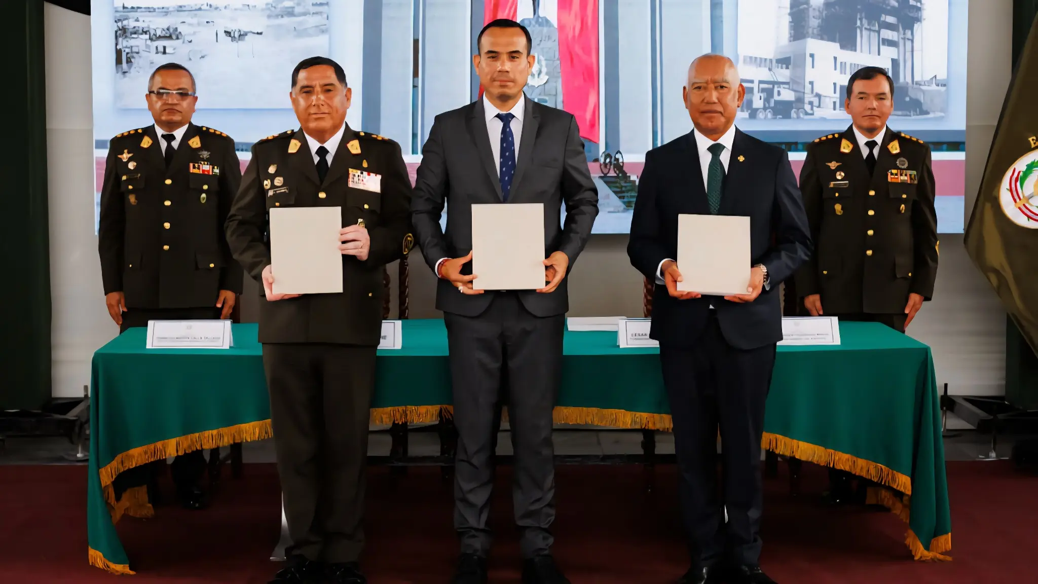 Taraflar arasında düzenlenen törene Peru Cumhurbaşkanı José Jerí Oré başkanlık etti. Törene ayrıca Cumhuriyet Kongresi Başkanı Fernando Rospigliosi Capurro; Bakanlar Kurulu Başkanı Ernesto Álvarez Miranda; Savunma Bakanı César Díaz Peche; Silahlı Kuvvetler Ortak Komutanlığı Başkanı General David Guillermo Ojeda Parra ve Ordu Komutanı General César Briceño Valdivia da katıldı.