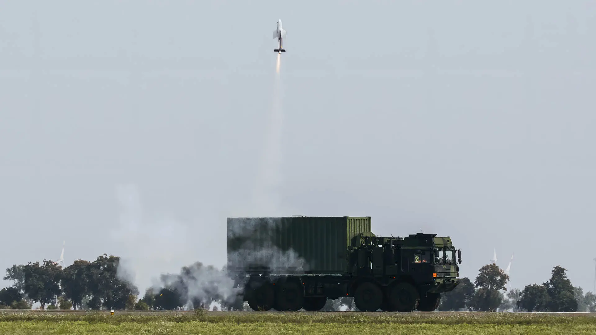 Rheinmetall, FV-014 mühimmatını hareket hâlindeki kamyondan fırlattı