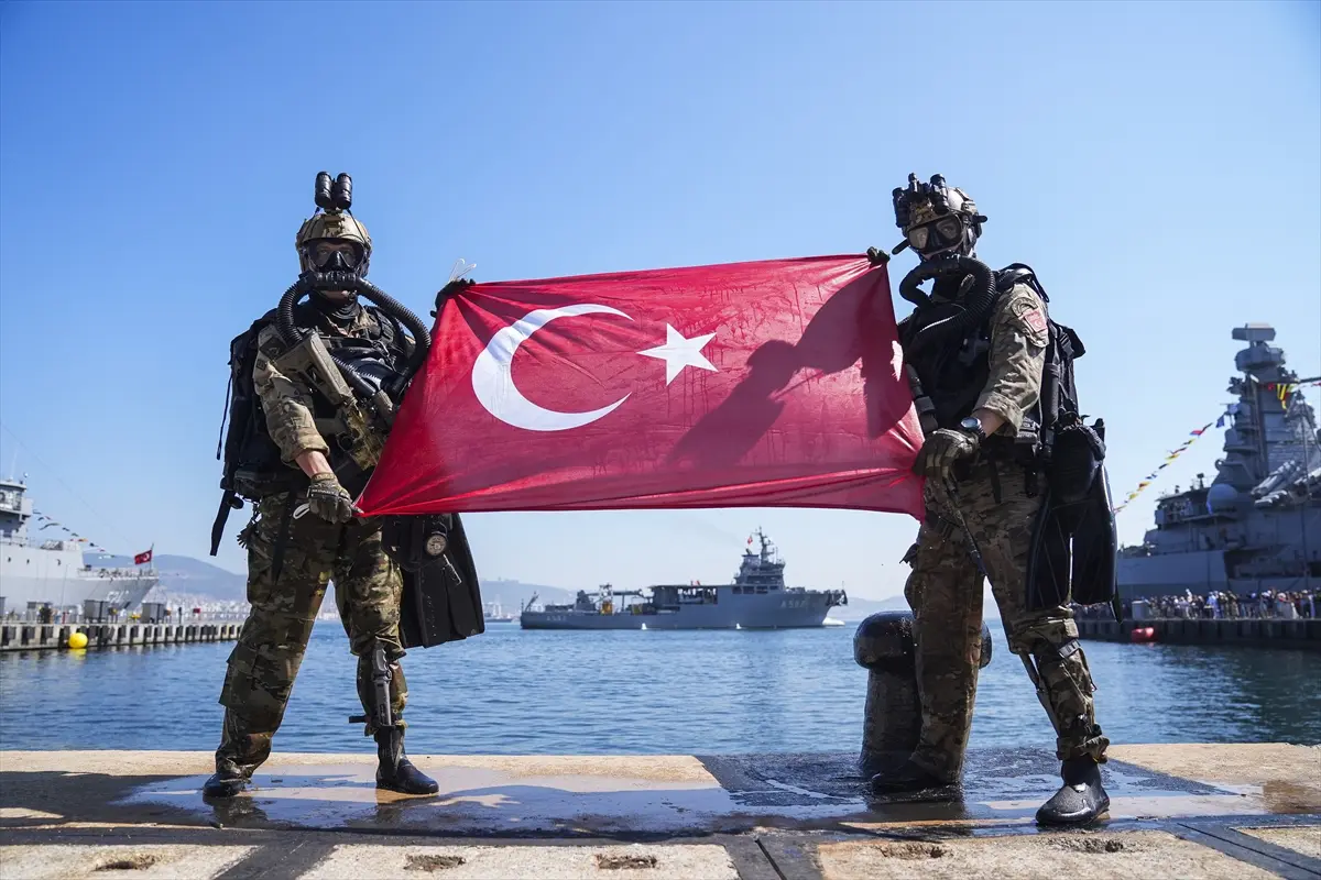 SAT ve SAS komandolarından TEKNOFEST Mavi Vatan’da nefes kesen gösteri