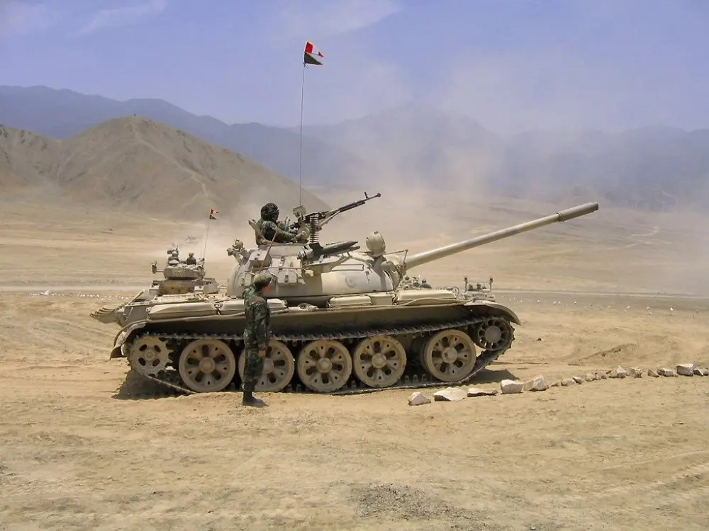 Peru Kara Kuvvetleri envanterinde, kağıt üzerinde ve depolarda toplamda yaklaşık 240 ile 300 adet arasında Sovyet yapımı T-55 tankı bulunmaktadır. Ancak bu tankların tamamı çalışır durumda değildir.