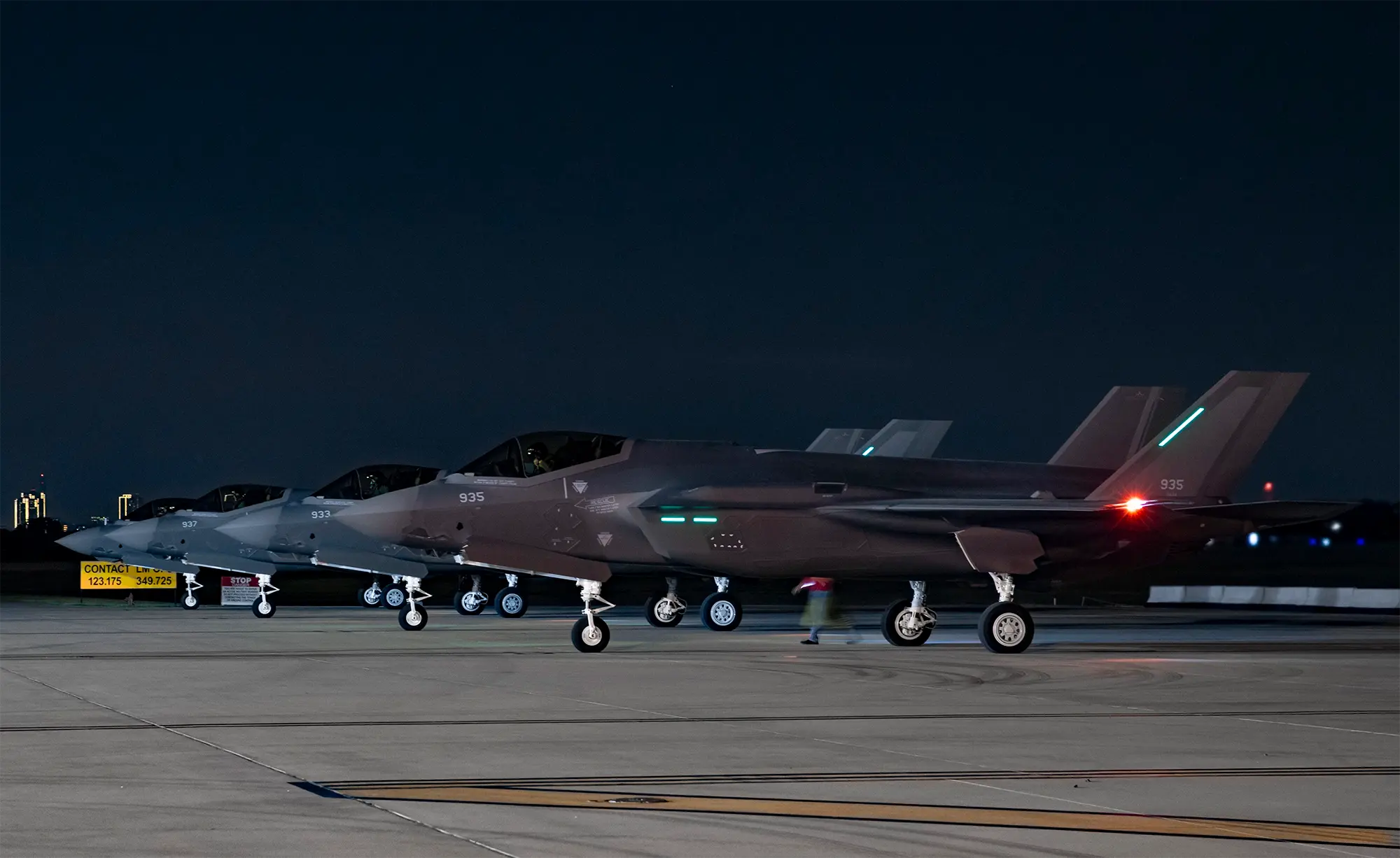 İsrail için üretilen F-35 savaş uçakları teslimat uçuşu sırasında. (Fotoğraf: Lockheed Martin)