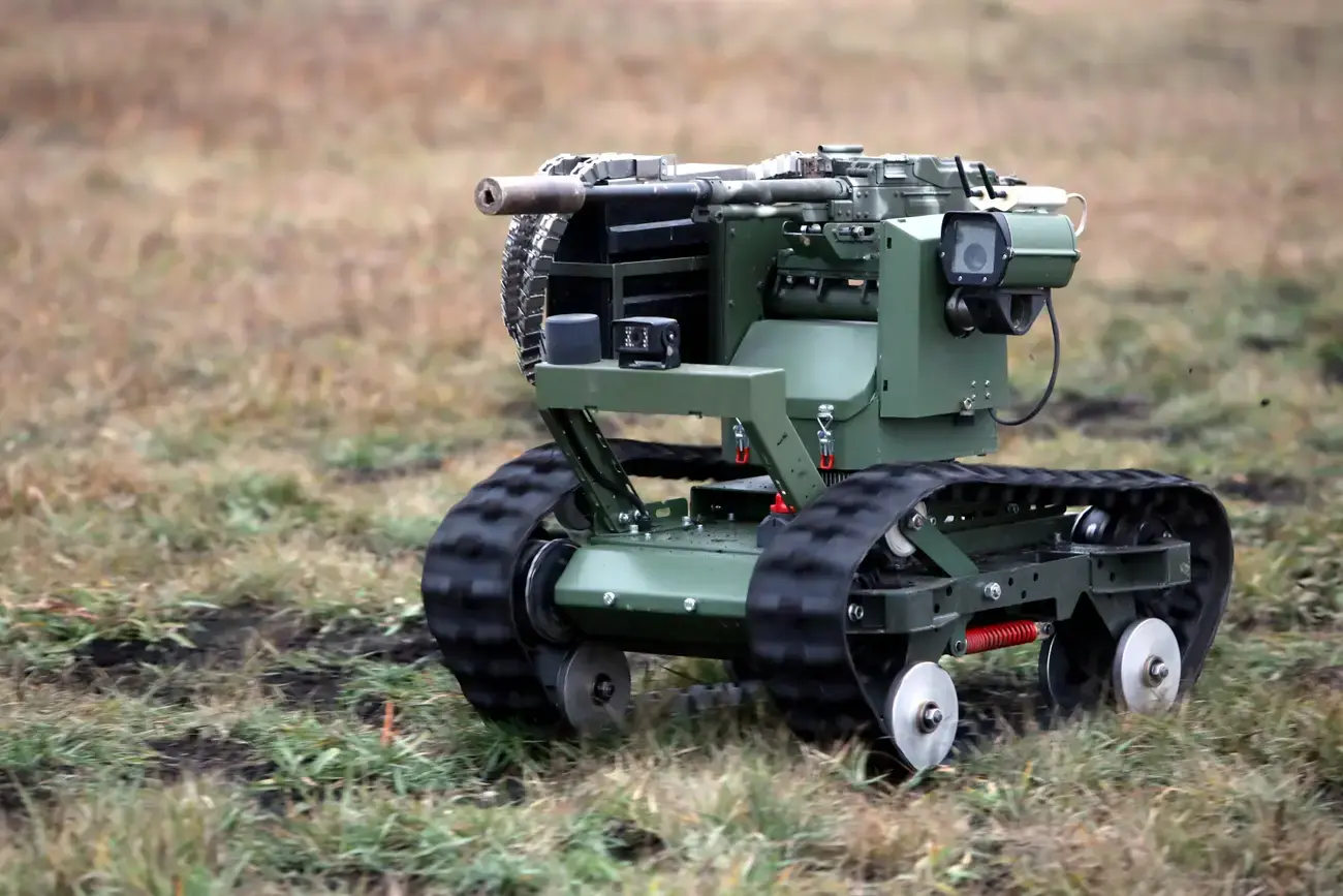 Ukrayna, savaşta robot kullanımını giderek artırıyor ve Rus hatlarının gerisine insansız hava araçlarıyla birlikte robot bırakmanın toprakları geri almaya yardımcı olduğunu söylüyor.