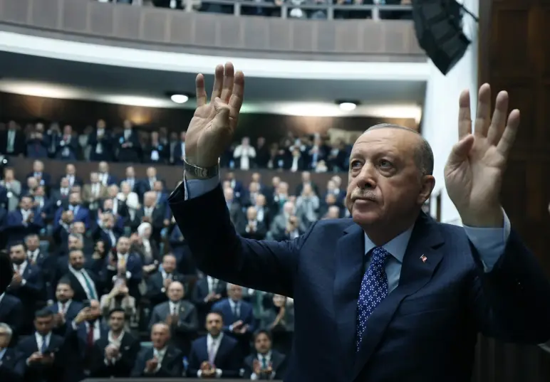 Bedir Mutabakatı'nın imzalandığı gün Erdoğan'ın kravatında KAAN detayı