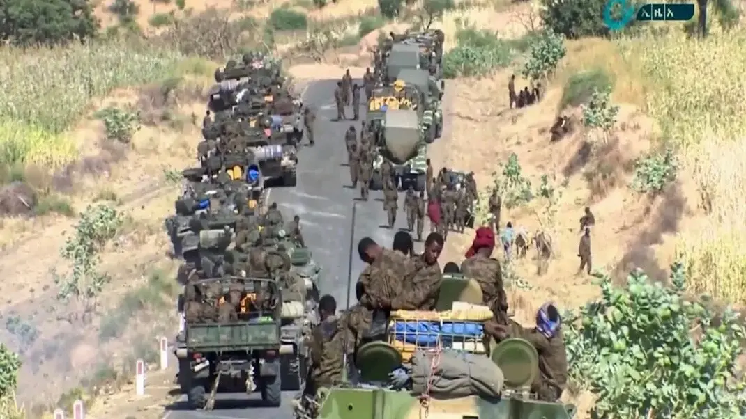 Etiyopya Ulusal Savunma Kuvvetleri (ENDF) Tigray topraklarına doğru sevk halinde. Çatışmaların başlangıcında açık kaynak verilerine göre yaklaşık 140.000 aktif personele sahipti.